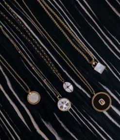 Collier Blunt